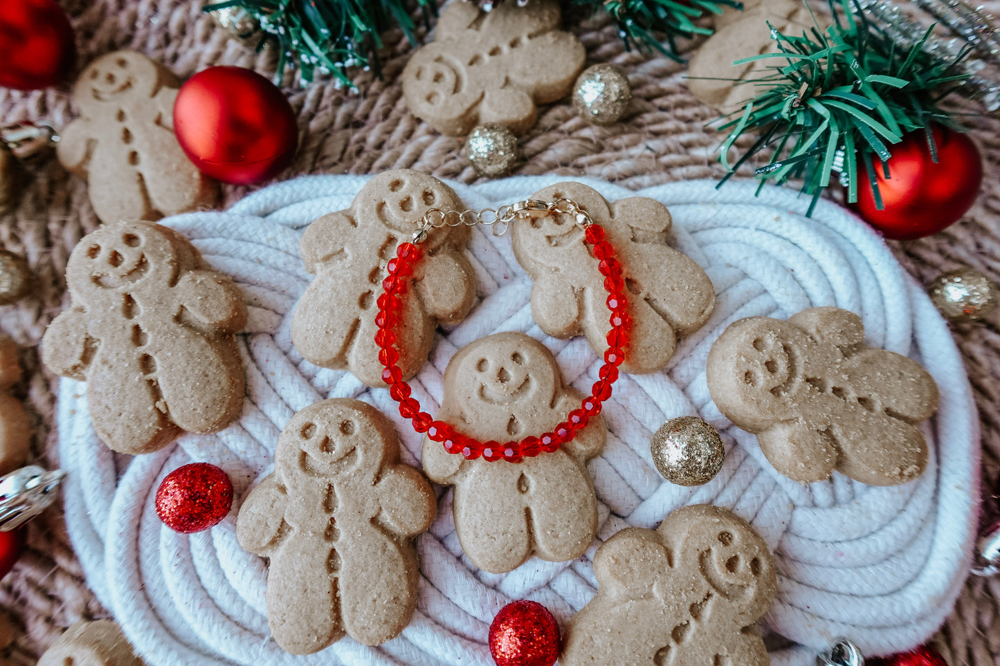Santa's Hat Bracelet ๐