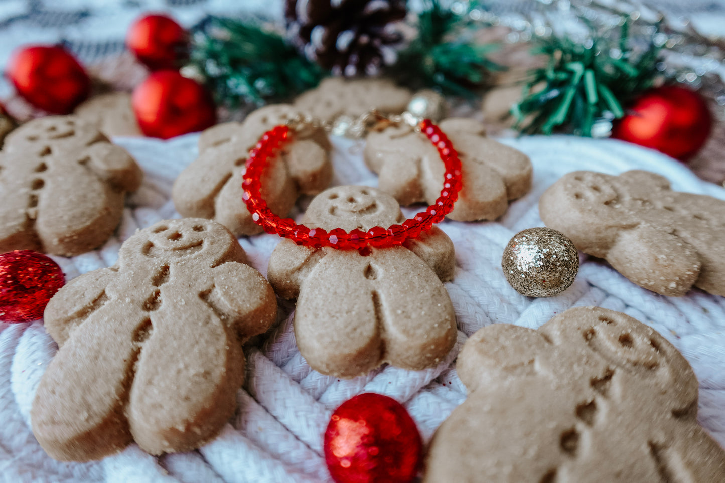 Santa's Hat Bracelet ๐
